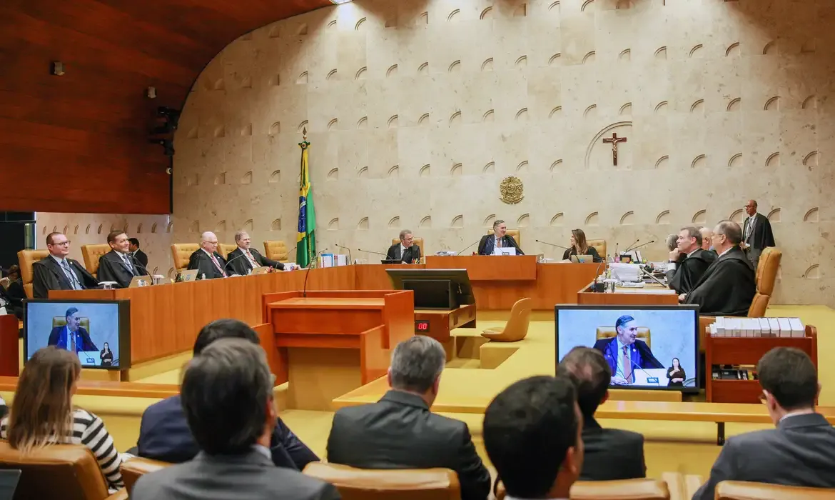 STF suspende julgamento sobre redes e responsabilidade por postagens