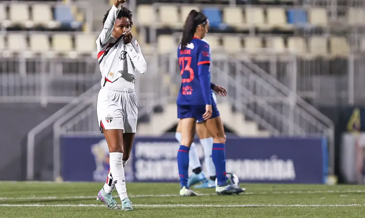 São Paulo goleia e se classifica às quartas do Brasileiro feminino