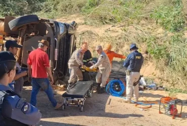 Motorista fica ferido após tombamento de carreta na Curva do S em Mato Grosso