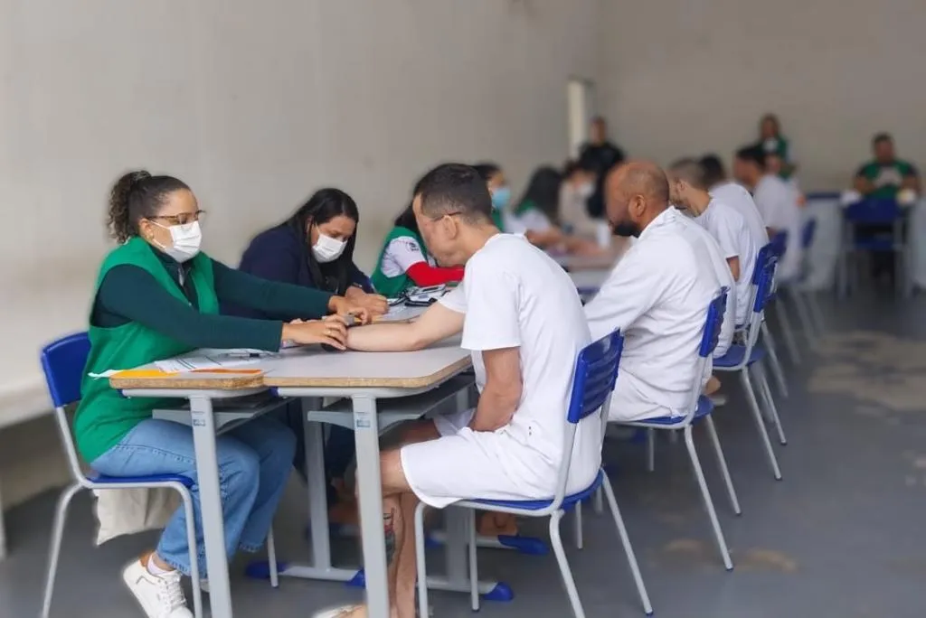 Unidade móvel realiza exames com tecnologia de ponta para tuberculose