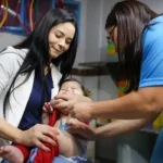 Vacinação enfrenta desafios no Brasil apesar de avanços recentes