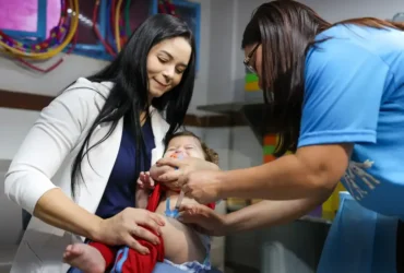 Vacinação enfrenta desafios no Brasil apesar de avanços recentes