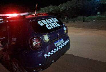 Guarda Civil Municipal foi acionada após homem embriagado arremessar pedras e ameaçar atropelar o vizinho com um caminhão