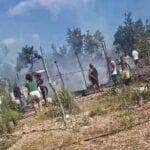 Fogo destruiu casa no bairro Lula Brasil 2; Corpo de Bombeiros e demais autoridades atuam na ocorrência