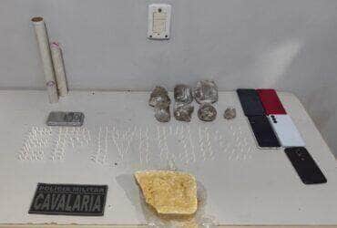 Ação do 1º EPMon resultou na apreensão de cocaína, maconha, balança de precisão e materiais usados no embalo de entorpecentes