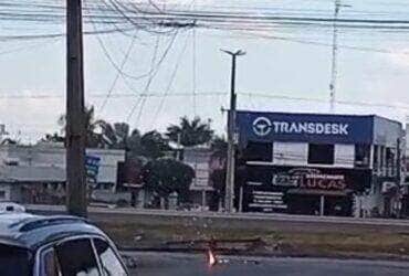 Avenida da Produção foi interditada após curto-circuito provocado por fios caídos próximos a posto de combustível; Guarda Municipal e concessionária foram acionadas