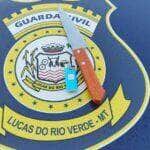 Suspeito agrediu segurança, tentou fugir sem pagar por produto e voltou ao estabelecimento com uma faca para cumprir ameaça; ele foi detido próximo a uma igreja