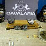 Ação conjunta prendeu 12 pessoas, apreendeu drogas, celulares e máquina de cartão em bar usado como fachada para organização criminosa