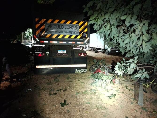 Claudemir Ferreira Souza, de 50 anos, dirigia uma carreta quando perdeu o controle e bateu em vários veículos; Polícia Civil investiga o caso