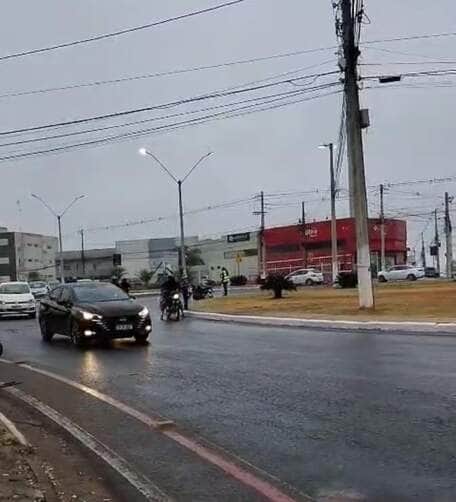 Condições perigosas de visibilidade e derrapagem surpreenderam condutores; vários acidentes foram registrados na manhã desta sexta-feira (20)