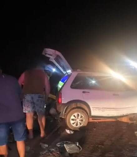 Condutor de um Fiat Uno foi socorrido em estado grave após ser retirado das ferragens por equipes de resgate