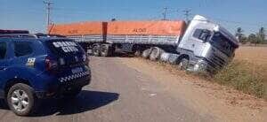 Ocorrência foi registrada em frente ao armazém Binotti, próximo ao acesso à BR-163; Guarda Civil sinalizou o local para evitar novos acidentes