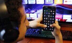 Brasília (DF), 27/01/2025 - Crianças com perfil aberto em redes sociais. Ian Fernandes de Alencar. Foto: Bruno Peres/Agência Brasil