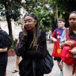 Rio de Janeiro(RJ), 10/11/2024 - Primeiros estudantes deixam o local de prova no segundo dia do Exame Nacional do Ensino Médio (Enem) 2024, na universidade UNINASSAU, no Flamengo, zona sul da cidade.  Foto: Tânia Rêgo/Agência Brasil