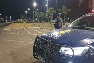 Relatório diário da corporação aponta diversas intervenções em bairros da cidade, com destaque para dois casos de violência doméstica e uma prisão por mandado judicial