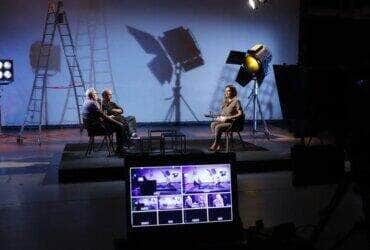 Rio de Janeiro (RJ), 08/08/2023 - Gravação do programa Cine Resenha, da TV Brasil, com o cineasta Marcelo Gomes, o crítico de cinema Eduardo Valente, apresentado por Priscila Rangel. Foto: Fernando Frazão/Agência Brasil