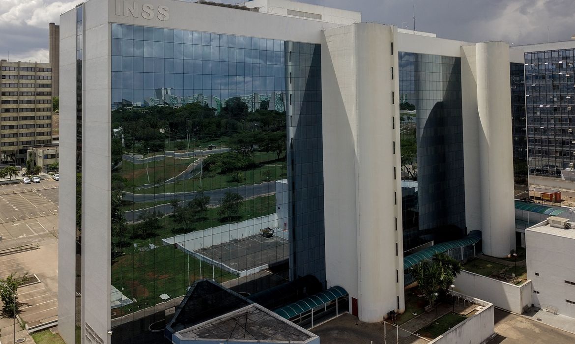Brasília (DF), 03/11/2023, Prédio do Instituto Nacional do Seguro Social. Edfício sede do INSS. Fachada do INSS. Setor de autarquia sul  Foto: Rafa Neddermeyer/Agência Brasil