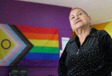 São Paulo (SP), 30/05/2025 - ABr trata do envelhecimento da população LGBT 
Tendo em perspectiva o mês do Orgulho LGBTQIA+. Dora Cudignola, 72 anos, mulher lésbica. Foto: Cadu Pinotti/Agência Brasil