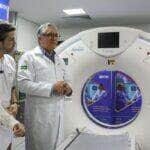 Brasília (DF), 31/05/2025 - O ministro da Saúde, Alexandre Padilha, participa da entrega de equipamentos para o mutirão de múltiplas cirurgias no hospital universitário de Brasília (HUB-UnB), vinculado à empresa brasileira de serviços hospitalares (Ebserh). A ação, que prevê a realização de cirurgias e exames de coloproctologia, integra o Agora Tem Especialista, programa que visa reduzir o tempo de espera por exames, cirurgias e atendimentos especializados no SUS .
Foto: Jose Cruz/Agência Brasil