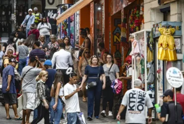 Pirataria é combatida na 25 de Março com fiscalização constante