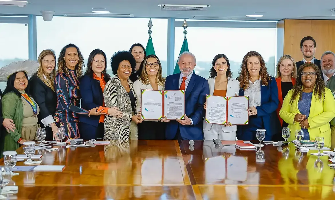 Brasília (DF), 23/07/2025 - Presidente da República, Luiz Inácio Lula da Silva, durante sanção do Projeto de Lei nº 1246, de 2021, que estabelece a obrigatoriedade de reserva mínima de participação de