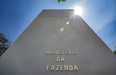 Senado aprova em primeiro turno PEC que altera regras dos precatórios