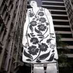 Rio de Janeiro (RJ), 28/07/2025 - Instituto Marielle Franco inaugura escultura de Marielle na UERJ. A escultura “Marielle Franco – Corte Seco”, do artista contemporâneo Paulo Nazareth, foi criada em 2