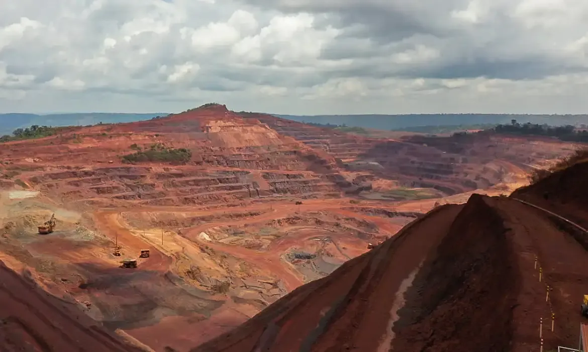 O vice-presidente da República, Hamilton Mourão, e os chefes de missões diplomáticas à Amazônia Oriental, fazem sobrevoo sobre a Floresta Nacional de Carajás e visita à mineradora Vale.