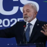 Lula defende Brics e critica dólar como moeda única