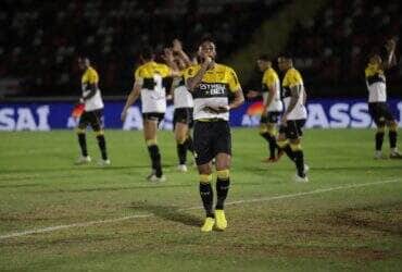 Lance de Botafogo-SP x Criciúma. Imagem: Celso da Luz/CEC