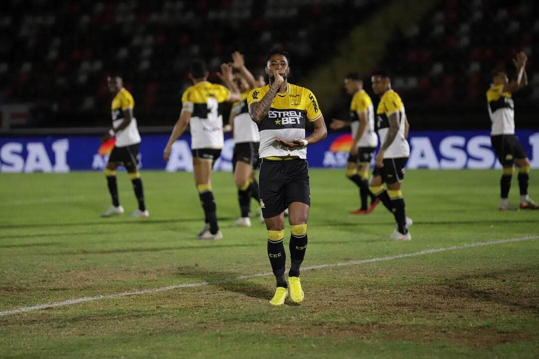 Lance de Botafogo-SP x Criciúma. Imagem: Celso da Luz/CEC