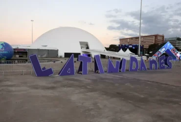 Brasília (DF) 22/07/2025 - Montagem de estrutura para o Festival Latinidades 2025, no Museu Nacional. Foto: Valter Campanato/Agência Brasil