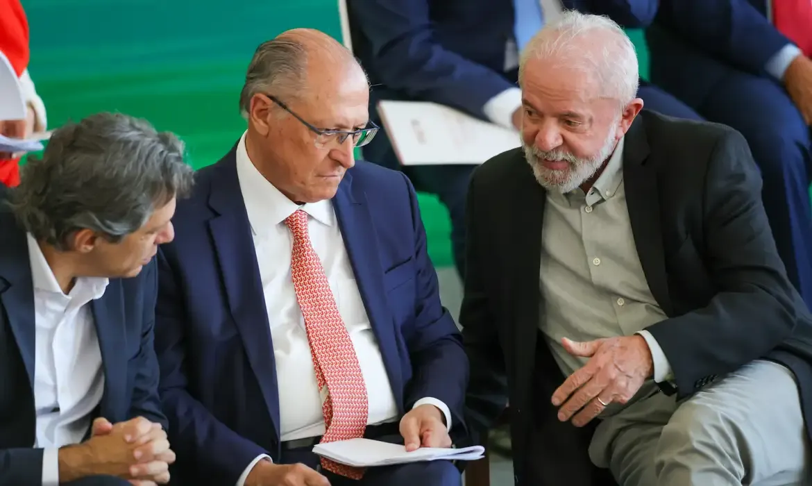 Governo tenta reverter tarifa dos EUA sobre exportações brasileiras