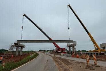 Intervenção ocorrerá no km 593, sentido Cuiabá/Sinop, das 7h às 14h, para implantação de bueiros; tráfego será desviado para canteiro central durante os trabalhos