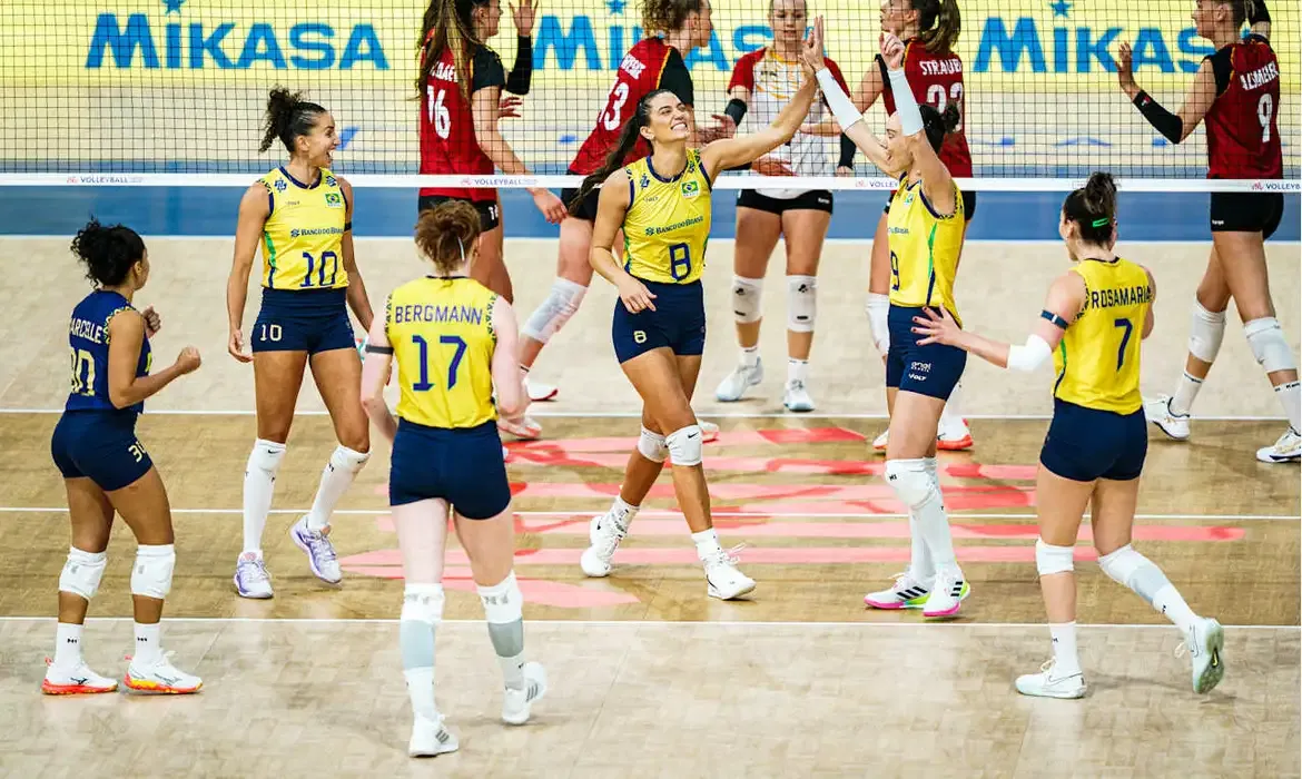 Brasil derrota Alemanha por 3 sets a 0 e avança às semifinais da Liga das Nações de vôlei feminino, em 24/07/2025