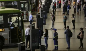 Brasília (DF), 09/08/2023 - Movimentação de passageiros e ônibus na Rodoviária do Plano Piloto. Nos dias 8 e 9 de agosto acontece, em Brasília, o 36º Seminário Nacional de Transporte Urbano, em que em