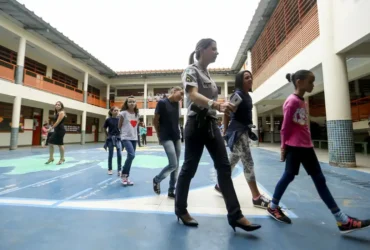 Estudantes protestam contra modelo cívico-militar em Minas Gerais