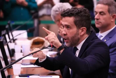 Janones recebe suspensão de três meses no Conselho