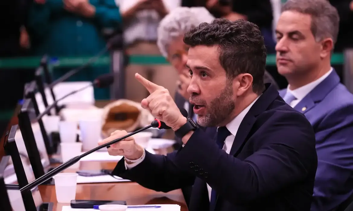 Janones recebe suspensão de três meses no Conselho