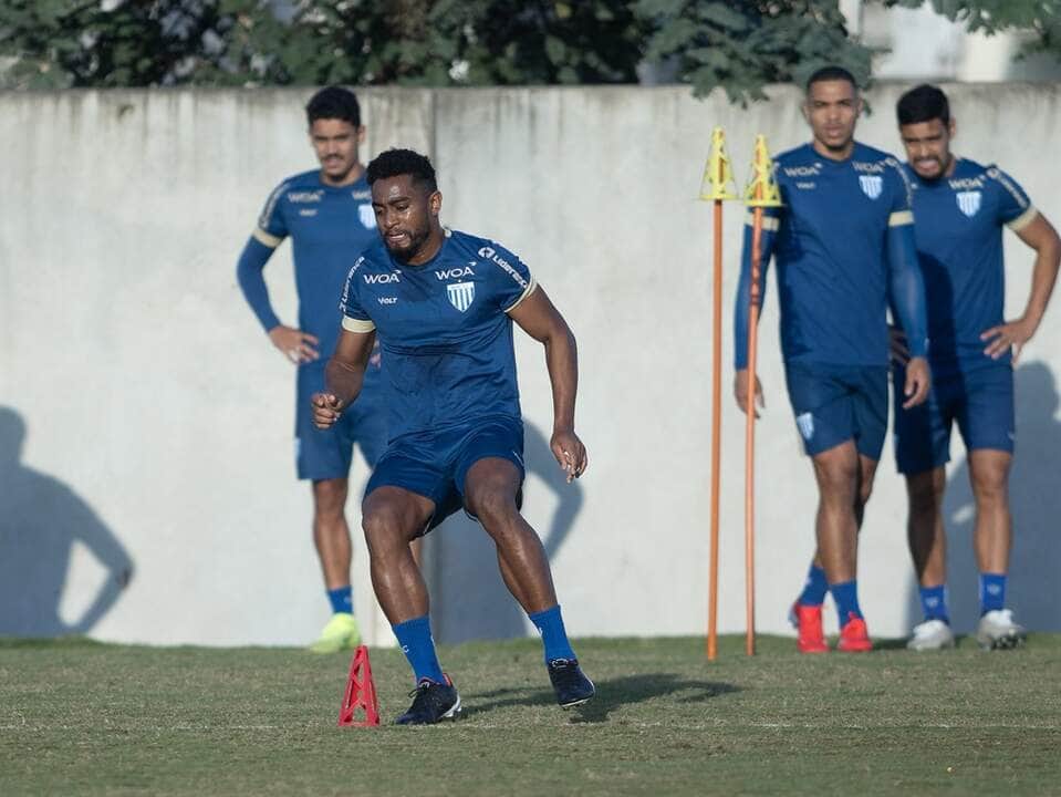 Avaí x Paysandu: Onde assistir, escalações e tudo sobre o duelo na Série B neste sábado. Imagem: Divulgação Avaí