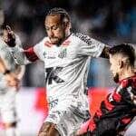 Lance de Santos x Flamengo. Imagem: Raul Baretta/Santos