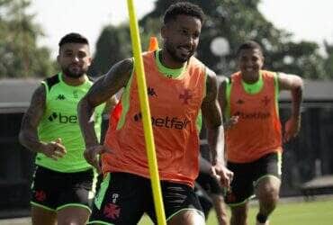 Vasco x Grêmio: Onde assistir, prováveis escalações e tudo sobre o duelo em São Januário pelo Brasileirão 2025. Imagem: Matheus Lima/CR Vasco