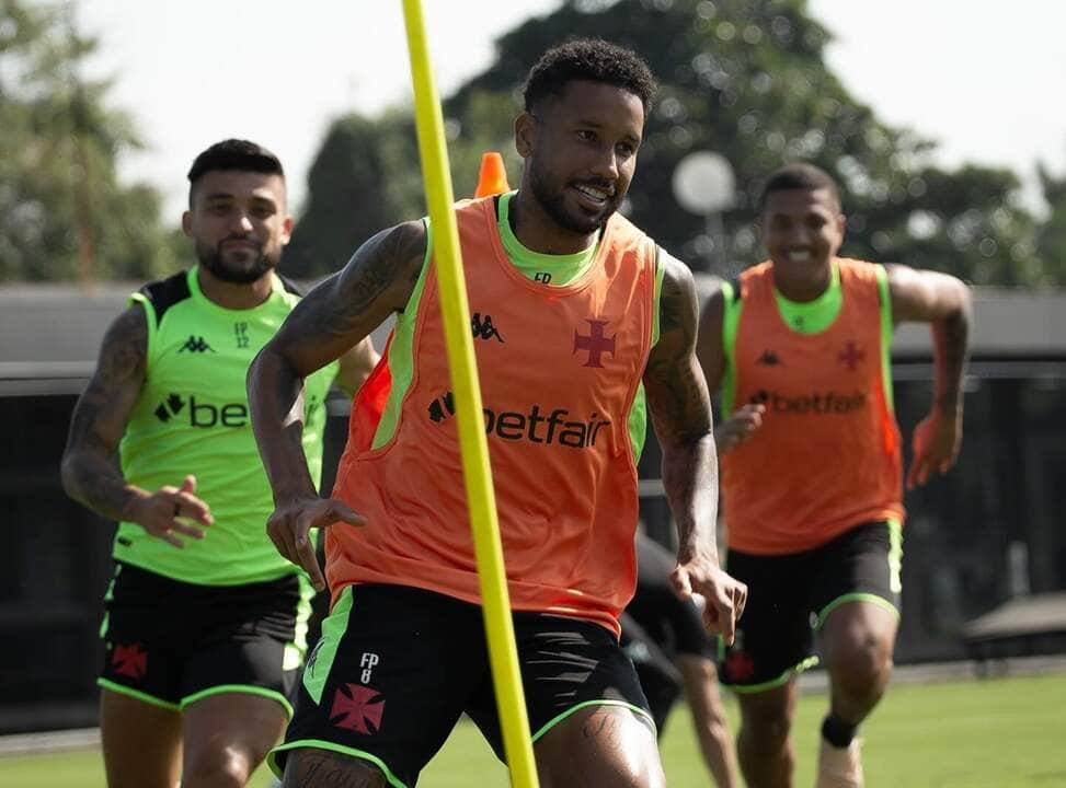 Vasco x Grêmio: Onde assistir, prováveis escalações e tudo sobre o duelo em São Januário pelo Brasileirão 2025. Imagem: Matheus Lima/CR Vasco