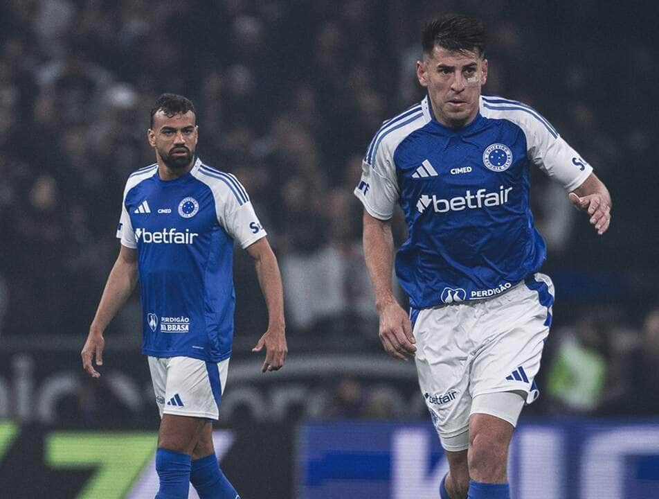 Cruzeiro x Ceará: Onde assistir, análise e escalações para o confronto da Série A 2025. Imagem: Gustavo Aleixo/Cruzeiro