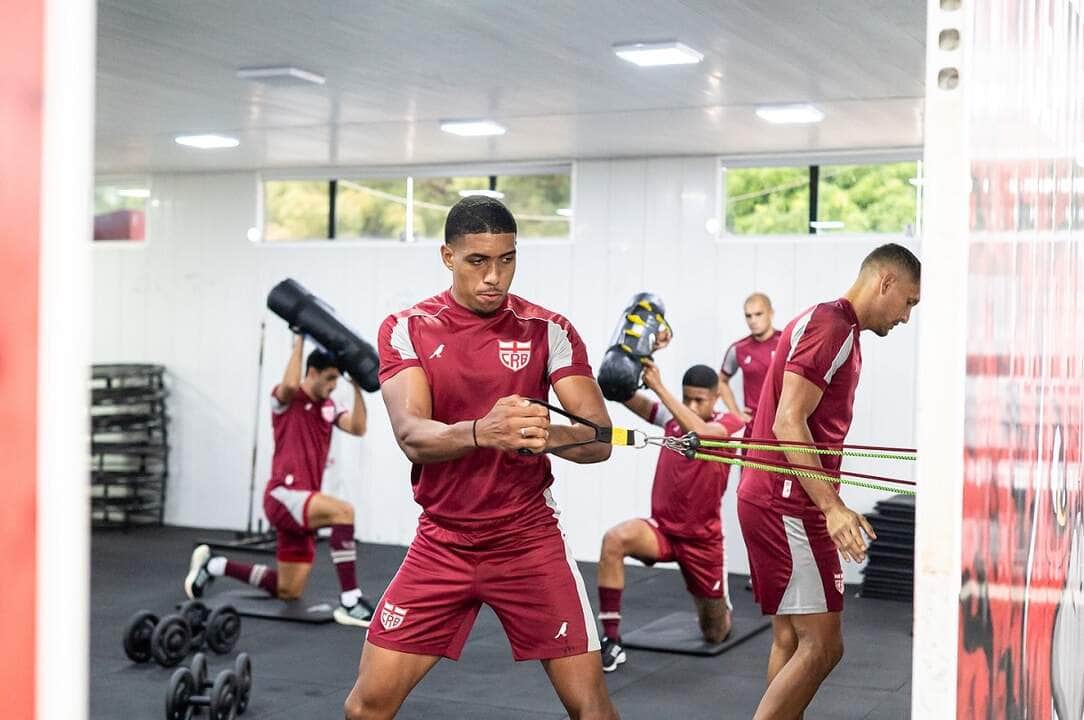 Operário-PR x CRB: Onde assistir ao vivo, escalações e tudo sobre o duelo na Série B. Imagem: Francisco Cedrim/CRB