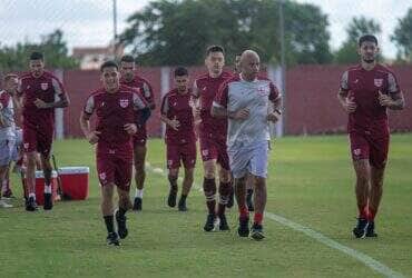 CRB x Novorizontino ao vivo: onde assistir, escalações e detalhes do confronto da Série B. Imagem: Francisco Cedrim/CRB
