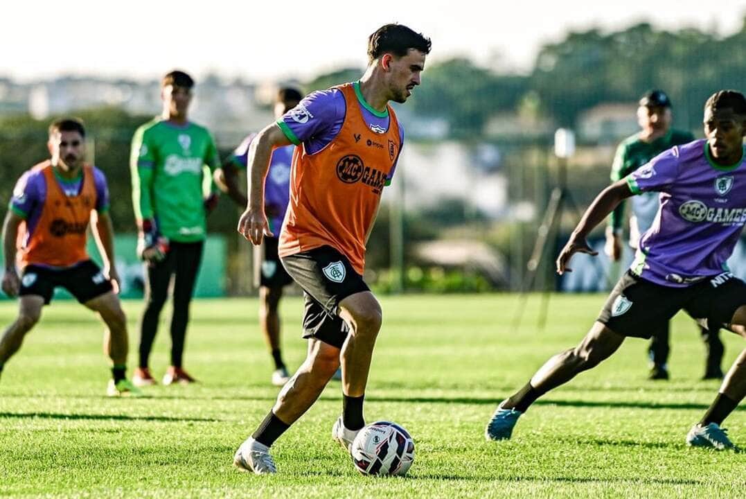 América-MG x Athletico-PR: Onde assistir, escalações e tudo sobre a última rodada do turno do Brasileirão 2025. Imagem: Mourão Panda/América-MG