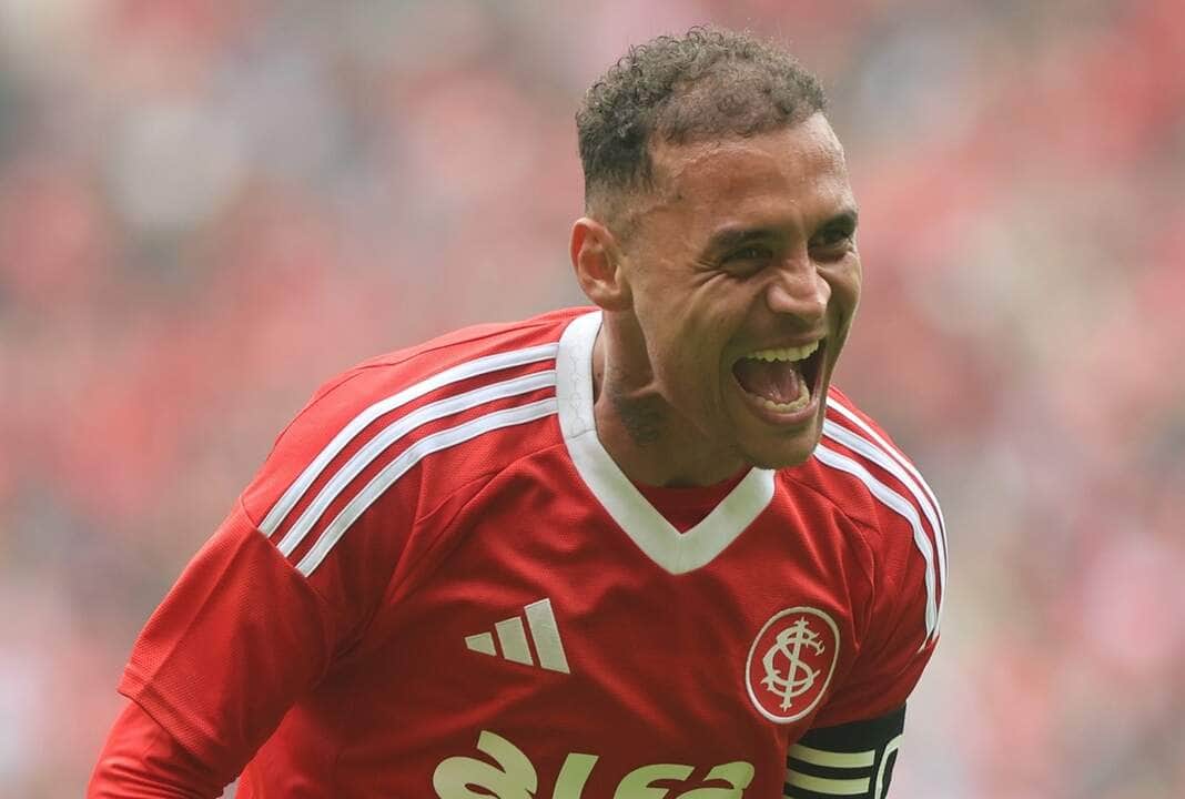 Santos x Internacional: onde assistir, escalações e tudo sobre o duelo do Brasileirão. Imagem: Ricardo Duarte/SCI