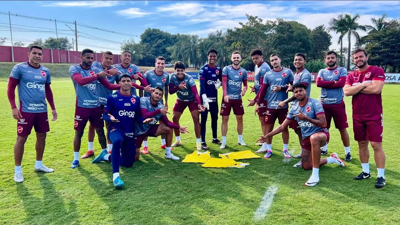 Vila Nova x CRB: onde assistir, escalações e o clima para o duelo da 18ª rodada da Série B. Imagem: Divulgação Vila Nova