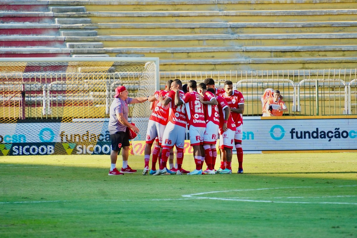 Vila Nova x Coritiba: Onde assistir, escalações e prognóstico do duelo direto pelo G4 da Série B. Imagem: Divulgação Vila Nova